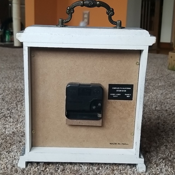 Gray Table Clock - Picture 4 of 7